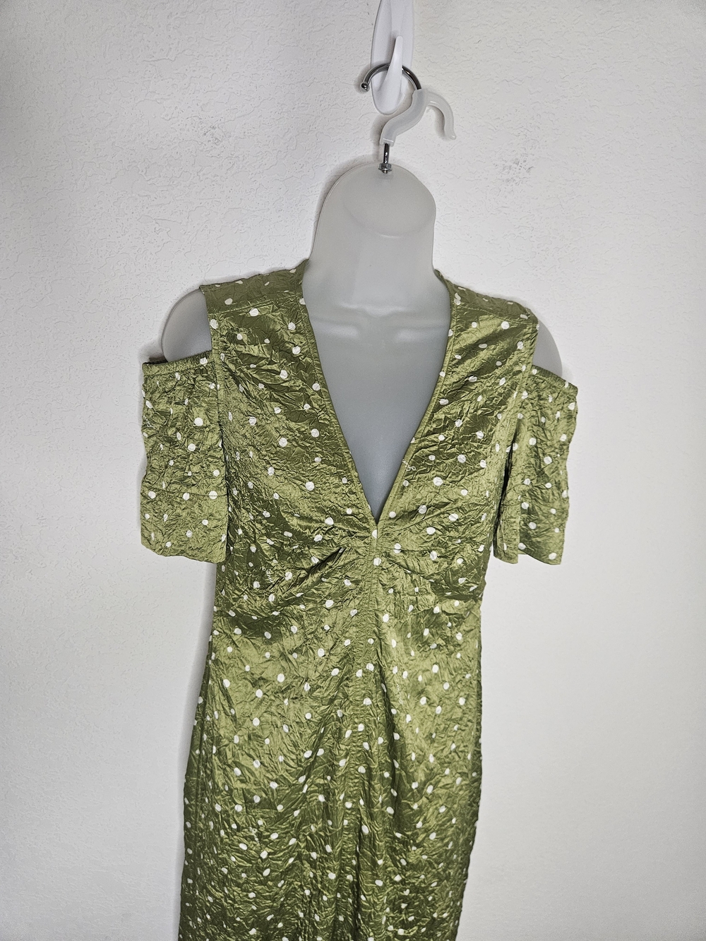 GANNI Green Polka Dot Cold Shoulder Midi Dress Size 34 US 4 V Neck Satin NWOT - Picture 5 of 16